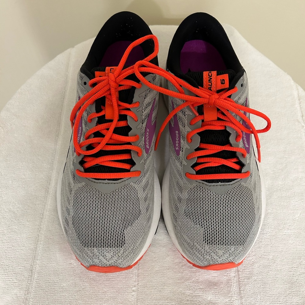 Brooks Launch Training sneakers,  Size 6.5 in excellent gently used condition.